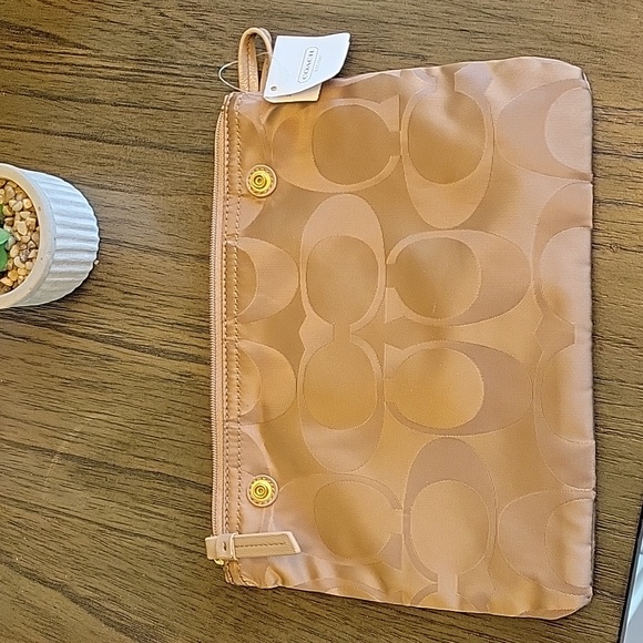 NWT Coach bundle pouch and perfume - Picture 6 of 13